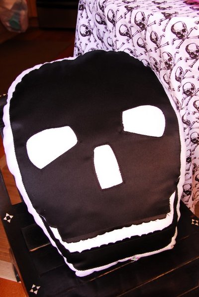 Skull DIY Pillows Skull DIY Pillow