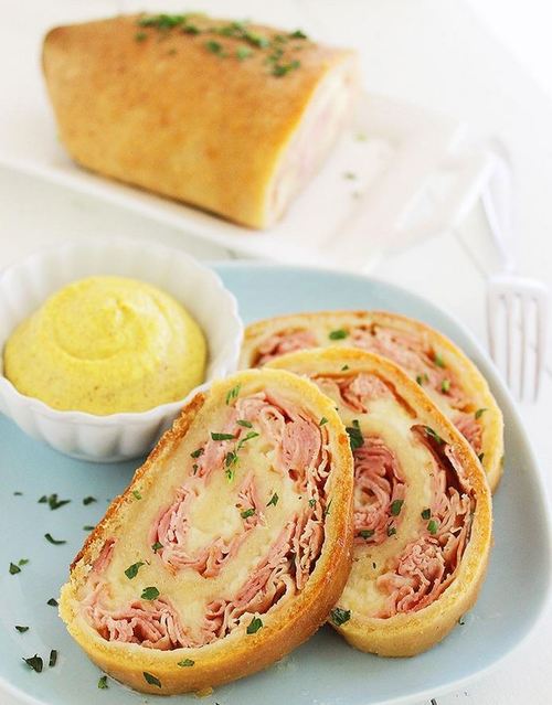 3-Ingredient Baked Ham and Cheese Rollups