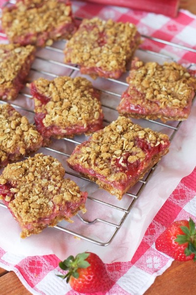 Strawberry Rhubarb Crumble Bars Strawberry Rhubarb Crumble Bars