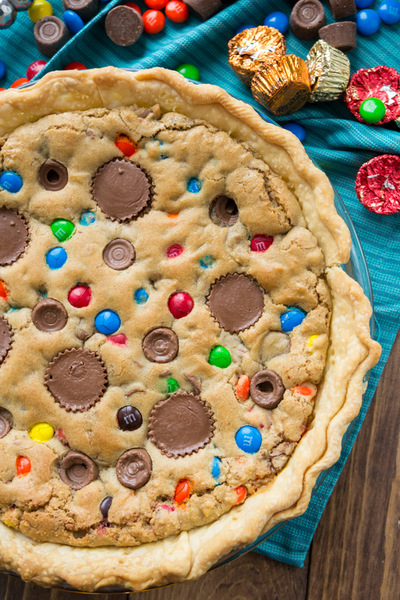 Leftover Halloween Candy Blondie Pie Leftover Halloween Candy Blondie Pie