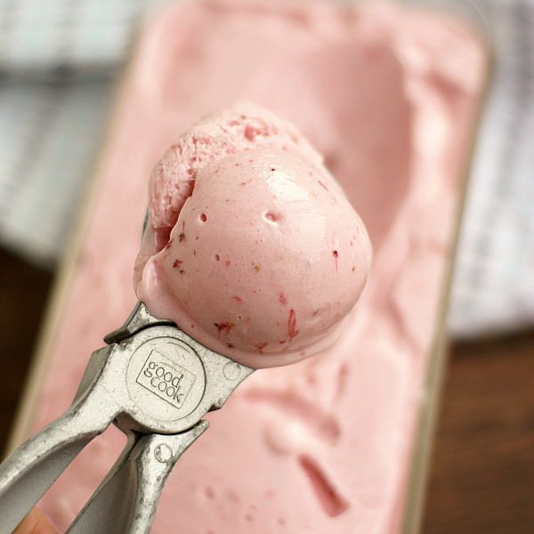 Strawberry Vegan Ice Cream Strawberry Vegan Ice Cream
