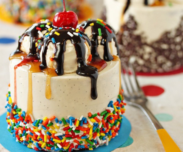 Banana Split Mini Cakes