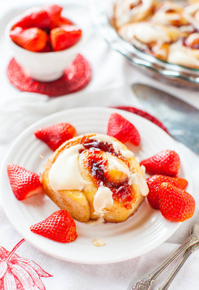 Strawberry Sweet Rolls with Vanilla Cream Cheese Glaze Strawberry Sweet Rolls with Vanilla Cream Cheese Glaze