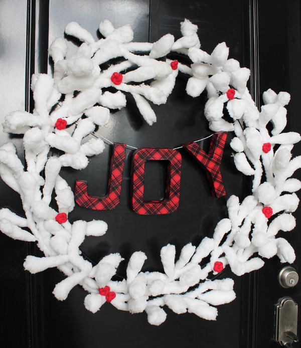 Snow and Berries DIY Wreath Snow and Berries DIY Wreath
