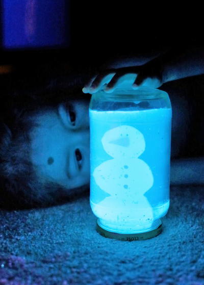 Glow-in-the-Dark DIY Snow Globe Glow-in-the-Dark DIY Snow Globe