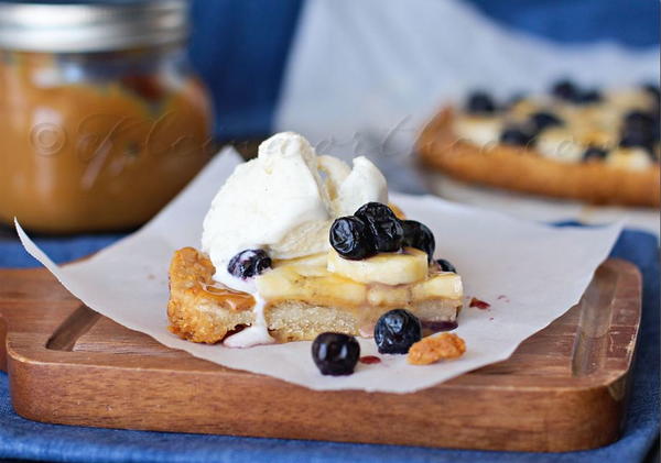 Slow Cooker Dulce de Leche Banana Blueberry Pie Bars Slow Cooker Dulce de Leche Banana Blueberry Pie Bars