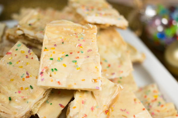 White Christmas Crack Candy White Christmas Crack Candy