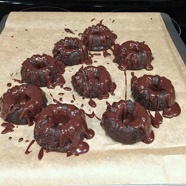 Skinny Girl's Chocolate Peanut Butter Cakes Skinny Girls Chocolate Peanut Butter Cakes