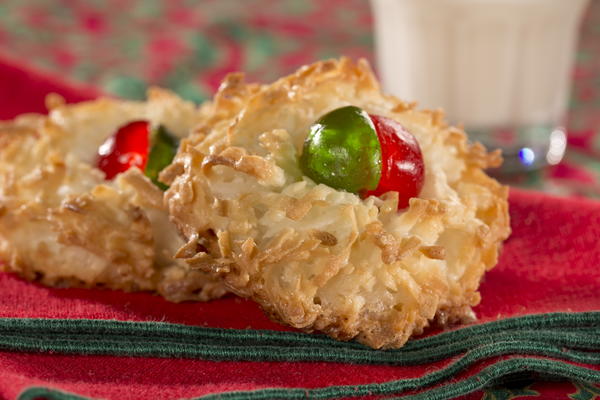 Festive Coconut Macaroons Festive Coconut Macaroons