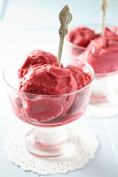 No-Churn Vegan Raspberry Ice Cream