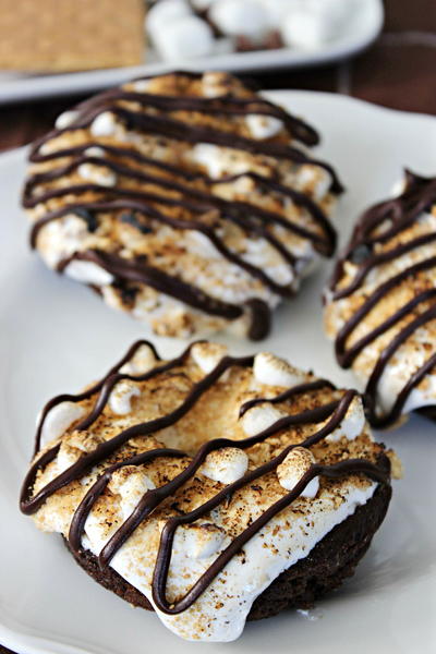 S'mores Chocolate Donuts S’mores Chocolate Donuts
