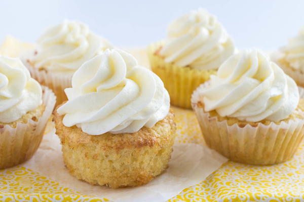 Tropical Pineapple Cupcakes Tropical Pineapple Cupcakes