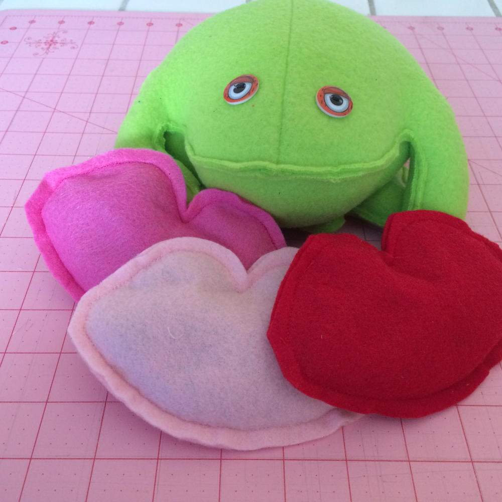 Kiss The Frog Bean Bag Toss AllFreeSewing kiss-the-frog-bean-bag-toss-allfreesewing