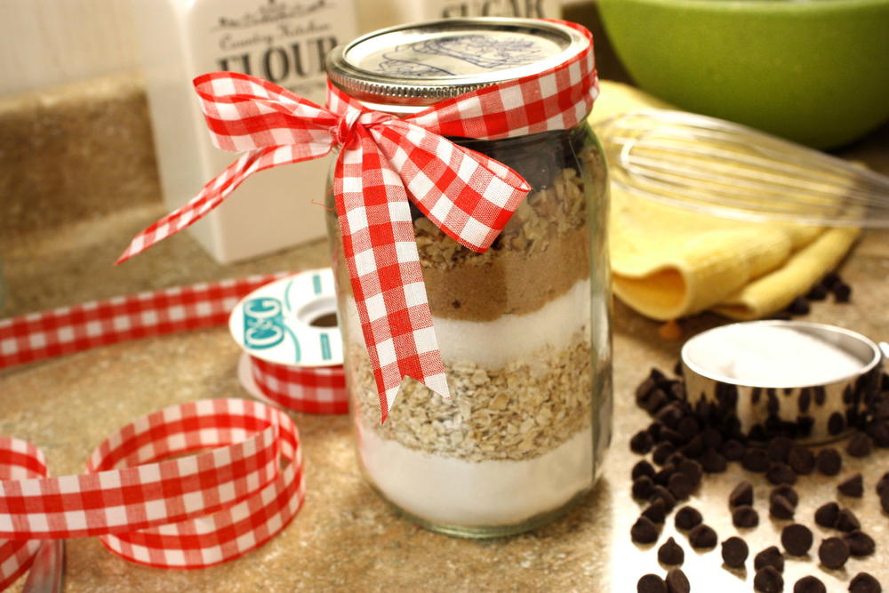 Christmas cookie tree • bread booze bacon Oatmeal Chippers in a Jar | MrFood.com