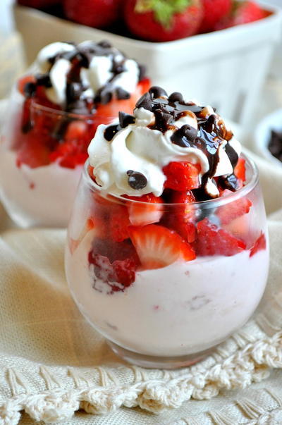Chocolate-Covered Strawberry Sundae Skinny Chocolate-Covered Strawberry Sundae
