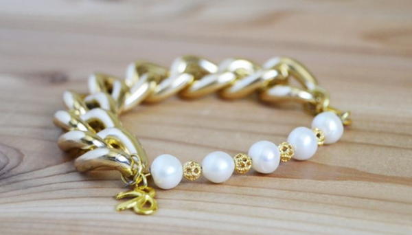 Classy and Chunky Pearl DIY Bracelet Classy and Chunky Pearl DIY Bracelet
