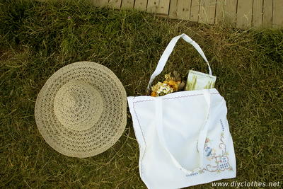 Delicate Vintage-Inspired Tote_1