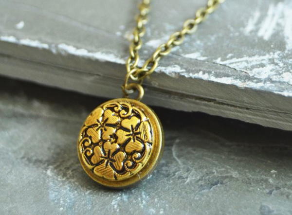 Vintage Button DIY Necklace Vintage Button DIY Necklace