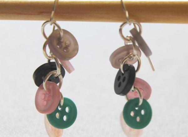Utterly Adorable Button DIY Earrings Utterly Adorable Button DIY Earrings