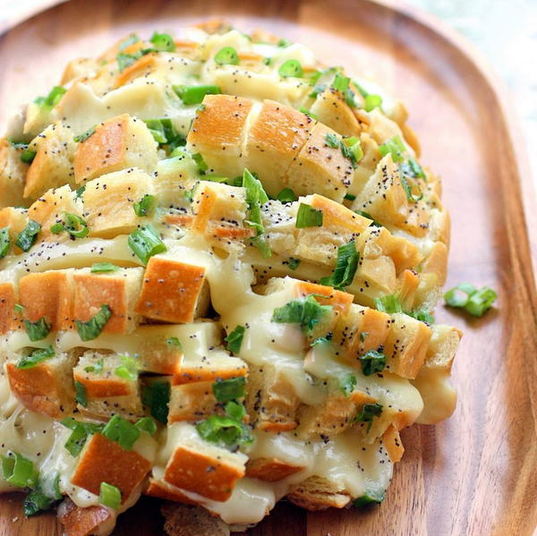 Cheesy Bloomin' Onion Bread Cheesy Bloomin Onion Bread