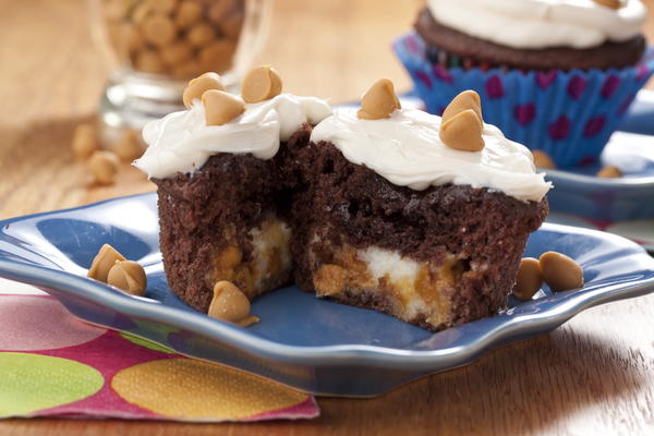 Scotchie Surprise Cupcakes Scotchie Surprise Cupcakes