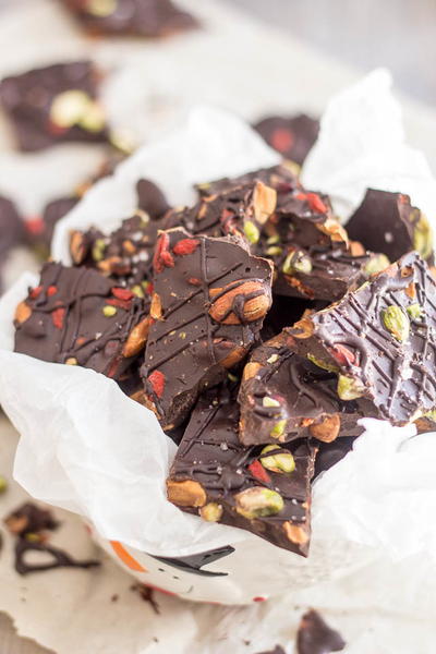 Goji Berry and Nut Chocolate Bark Goji Berry and Nut Chocolate Bark