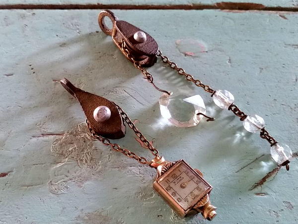 Clear Crystal Steampunk Pulley Pendant Clear Crystal Steampunk Pulley Pendant