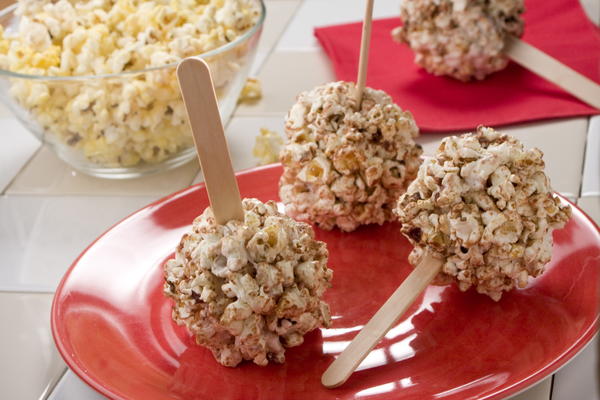 Popcorn Lollipops