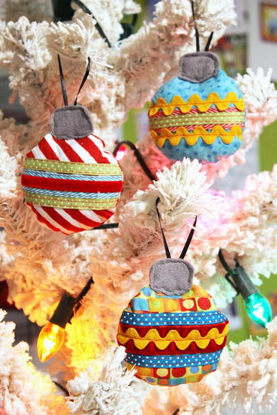 Scrappy Christmas Bulbs