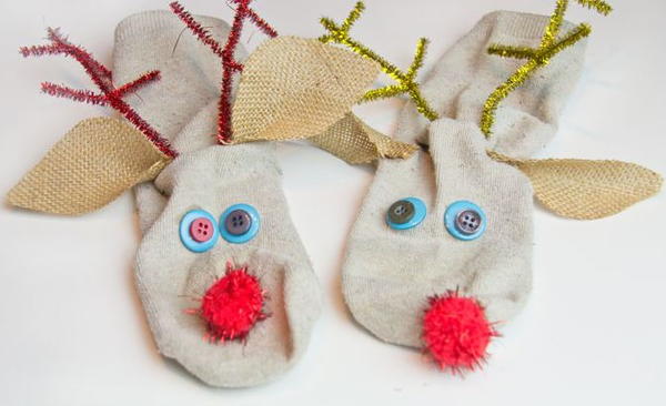 Reindeer No-Sew Sock Puppets Reindeer No-Sew Sock Puppets