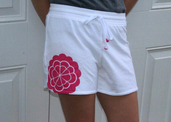 DIY Stenciled Shorts DIY Stenciled Shorts