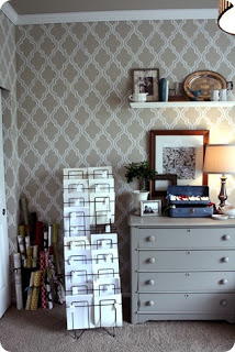 DIY Pretty Painted Wallpaper DIY Pretty Painted Wallpaper
