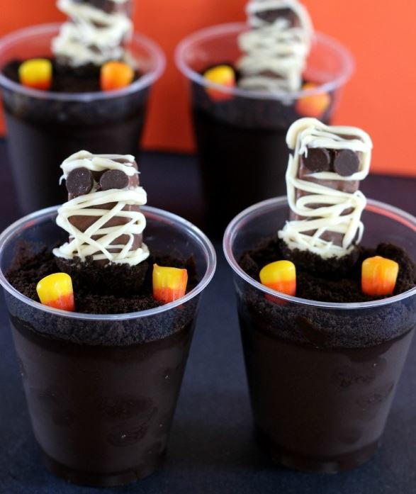 Mummies in a Graveyard Mummies in a Graveyard