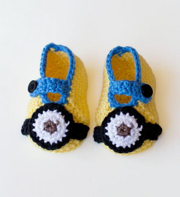 Crochet Minion Baby Booties Crochet Minion Baby Booties