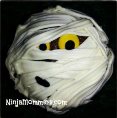 Halloween Cupcakes- Chocolate Stuffed Mummy