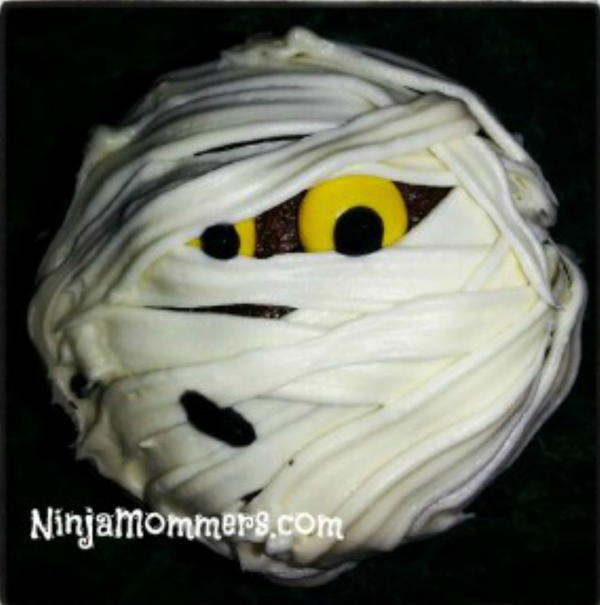 Halloween Cupcakes- Chocolate Stuffed Mummy Halloween Cupcakes- Chocolate Stuffed Mummy