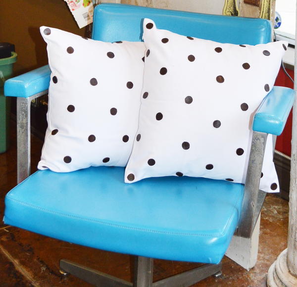 No-Sew Polka Dot DIY Pillow