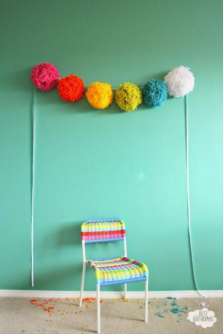 Giant Pom Pom Garland Diy Allfreeholidaycrafts Com