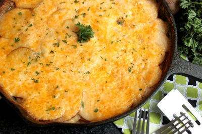 Cheesy Skillet Au Gratin Potatoes