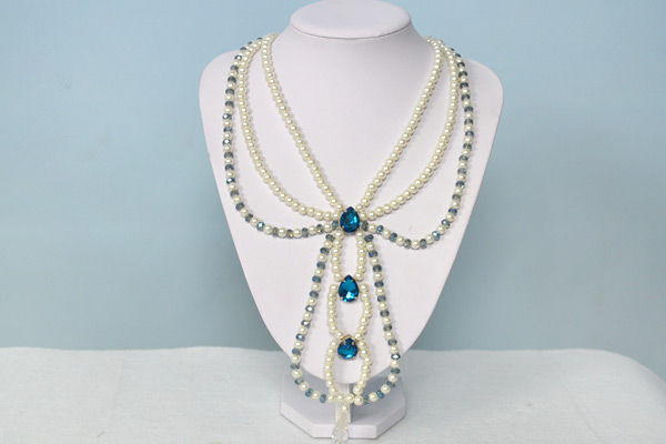 Snow and Shadows Beaded Pearl Necklace Snow and Shadows Beaded Pearl Necklace