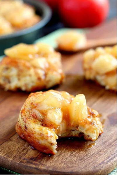 Easy Caramel Apple Cinnamon Rolls Easy Caramel Apple Cinnamon Rolls