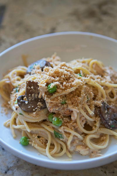 Slow Cooker Creamy Chicken Tetrazzini