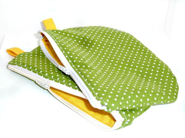 A cute polka-dot Zipper Pouch Tutorial