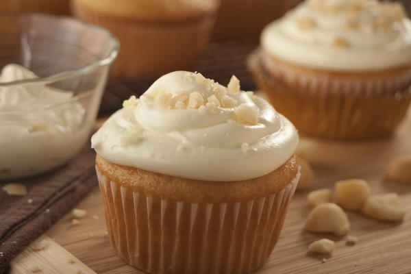 White Chocolate Macadamia Nut Cupcakes