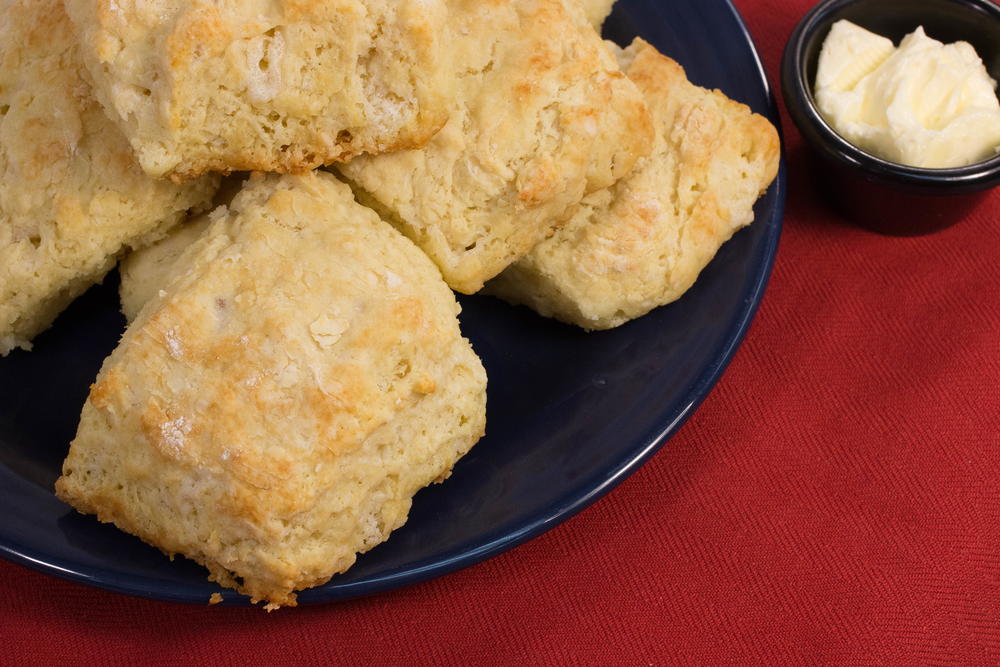 Paula Deen-Style Buttermilk Biscuits