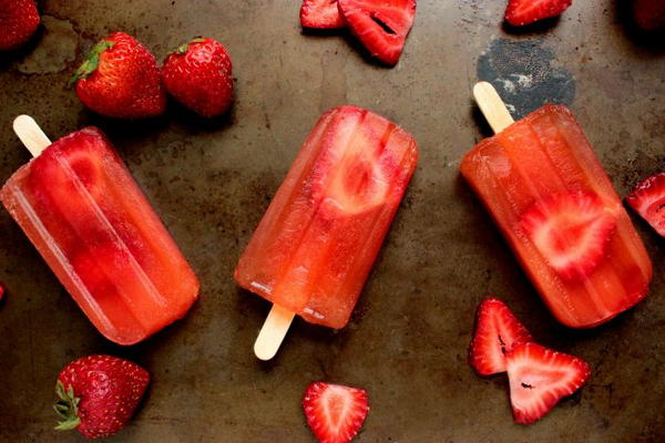 Strawberry Sweet Tea Popsicles