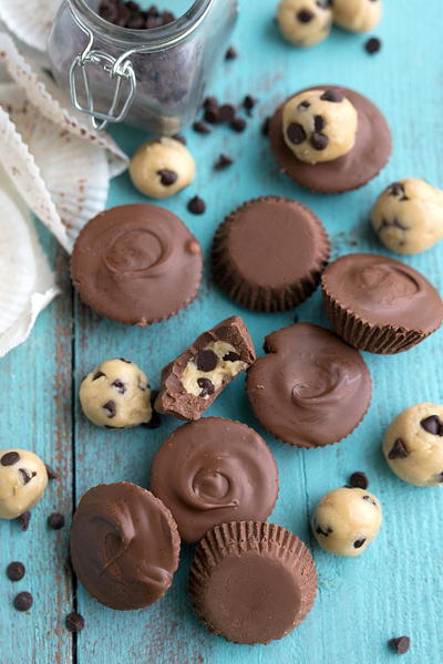 No-Bake Cookie Dough Chocolate Cups No-Bake Cookie Dough Chocolate Cups