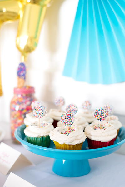 Colorful DIY Cake Platters Colorful DIY Cake Platters