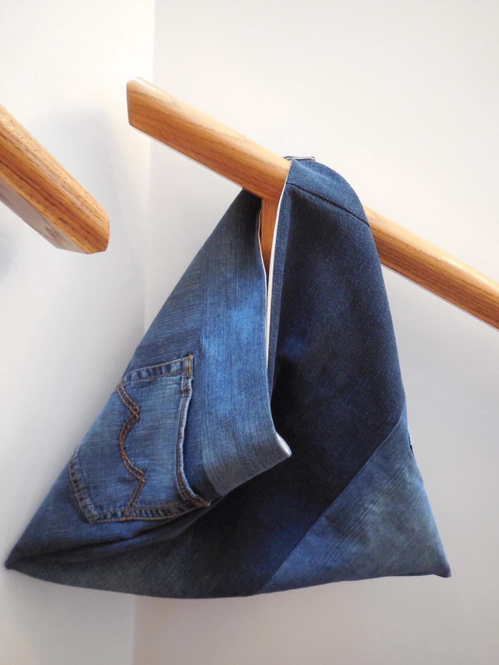 Denim Triangle Bag Pattern FaveQuilts denim-triangle-bag-pattern-favequilts