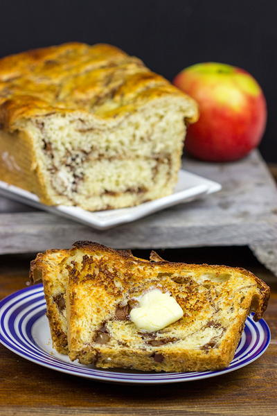 Apple Pie Cinnamon Swirl Bread